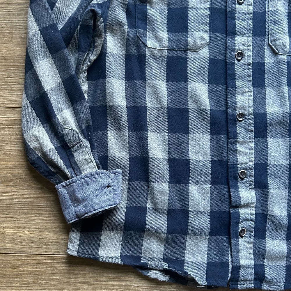 Tailor Vintage | Luxe Performance Plaid Flannel in Grey/Navy (Small) - Picture 5 of 8